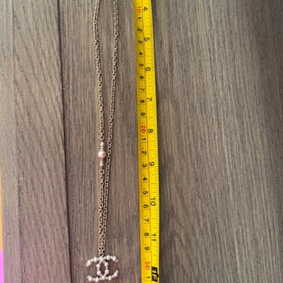 Authentic Chanel Faux Pearl Embellished CC Logo Necklace Gold Chain With Box - Picture 8 of 9
